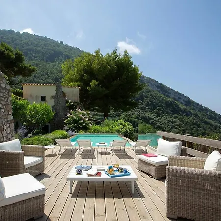 Flora, Villa Massa Lubrense